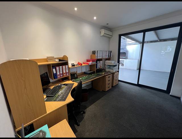 2,113M² RETAIL FOR SALE IN PAROW EAST